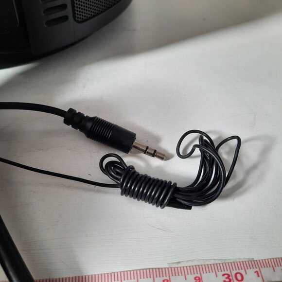 Teac SR-L70i Hi-Fi Table Radio AM/FM / AUX w/ 30-PIN iPod Dock Black - Picture 3 of 9